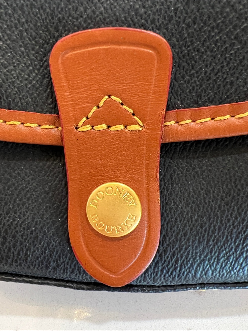 Dooney & Bourke Black Pebbled Leather Wristlet Brown Trim Gold Hardware - Picture 2 of 8